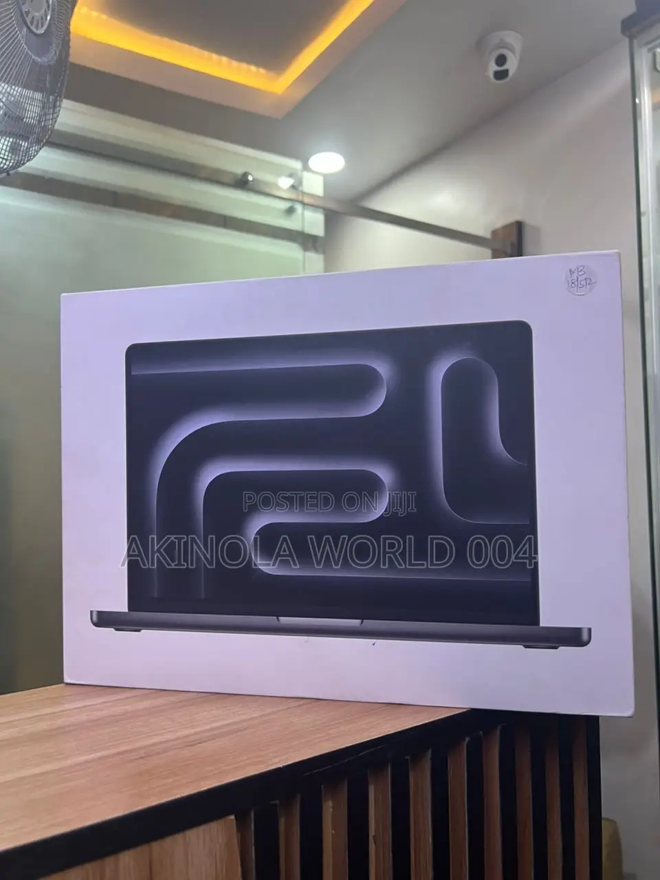 New Laptop Apple MacBook Pro 18GB Apple M3 Pro SSD 512GB