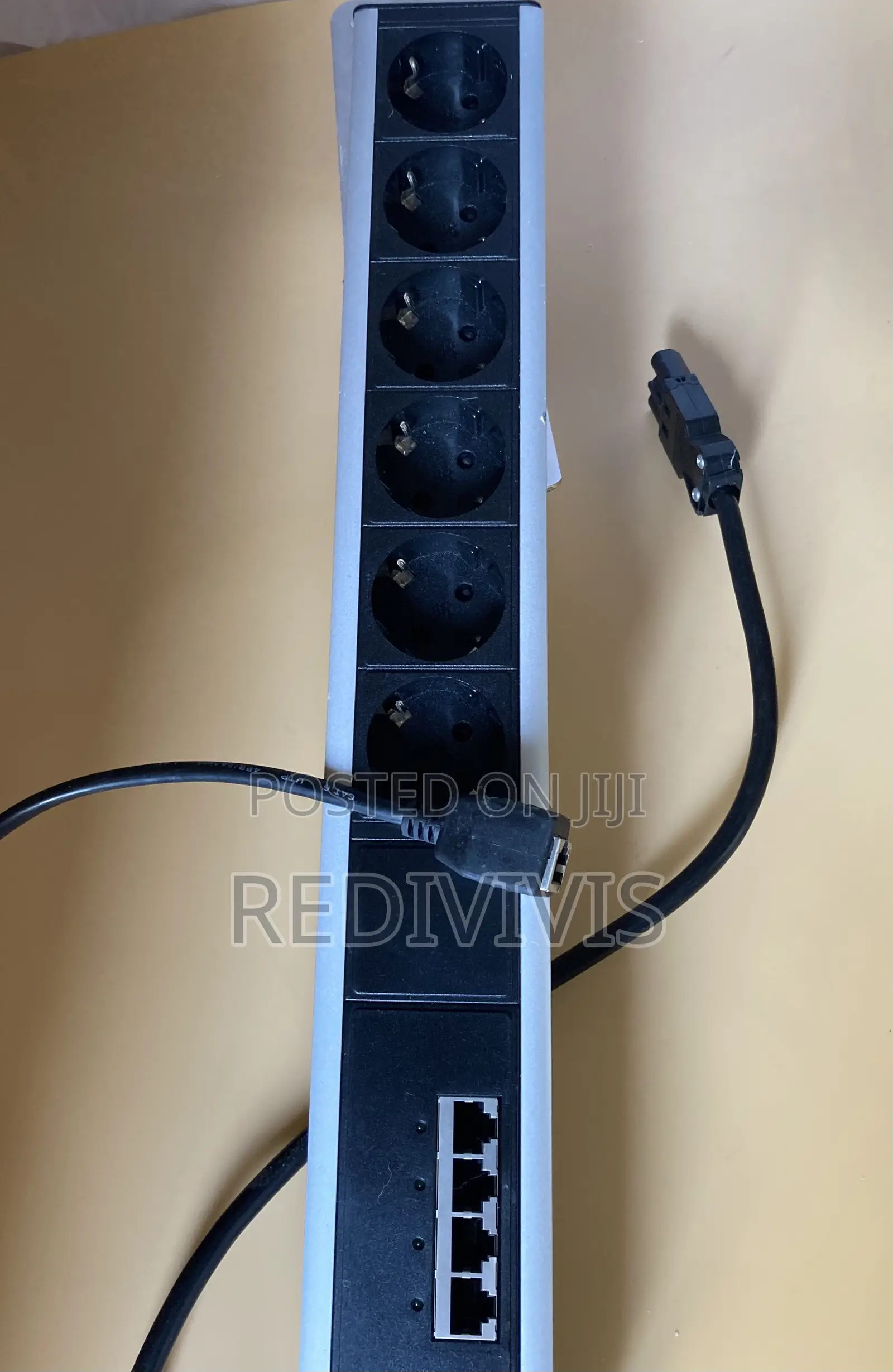 Bachmann Power Strip With 6 Power Sockets And Data Ports