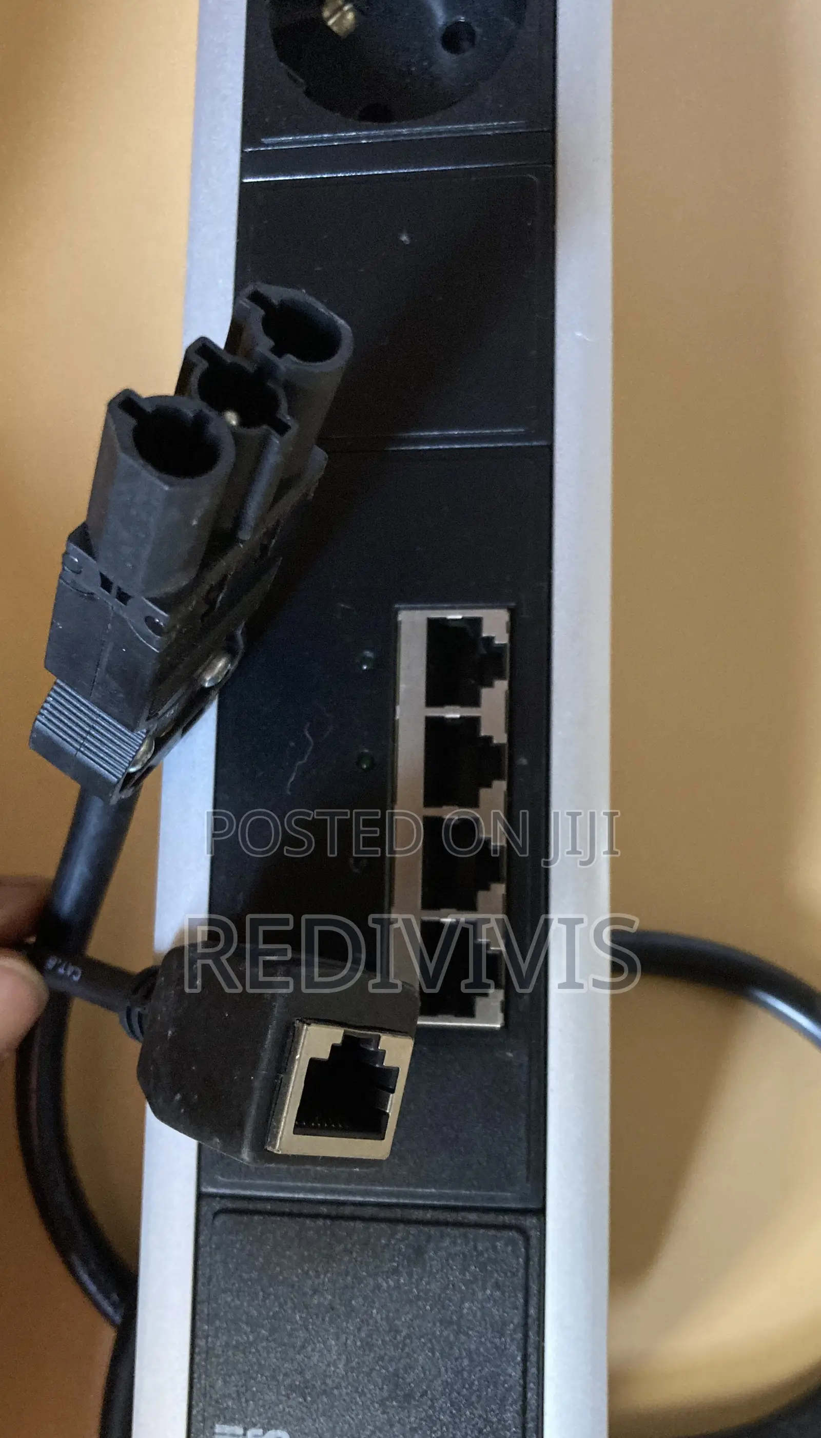 Bachmann Power Strip With 6 Power Sockets And Data Ports