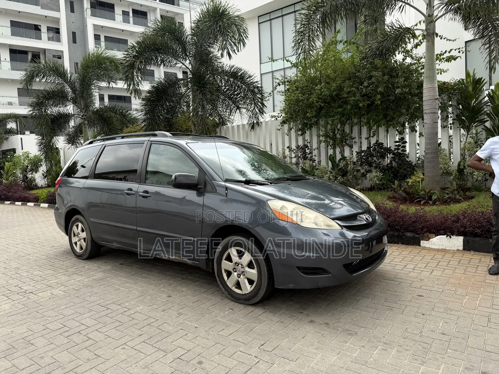 Toyota Sienna LE 2009 Gray