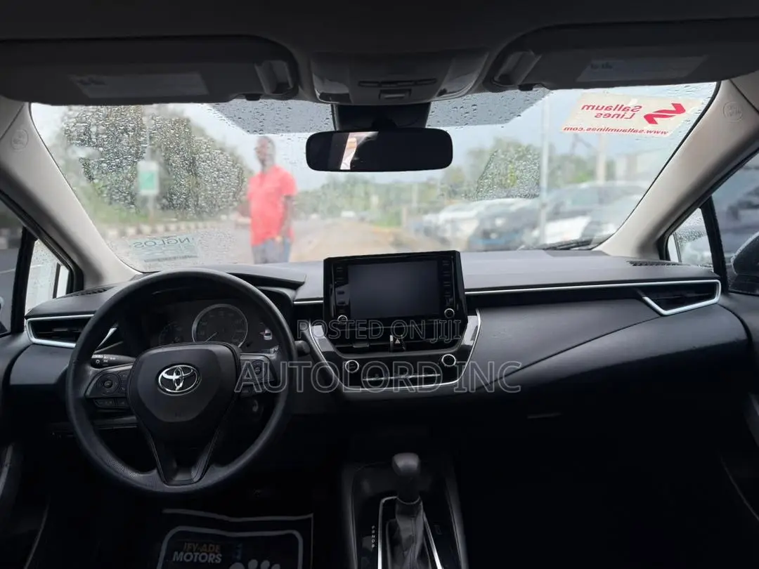 Toyota Corolla LE 2022 White