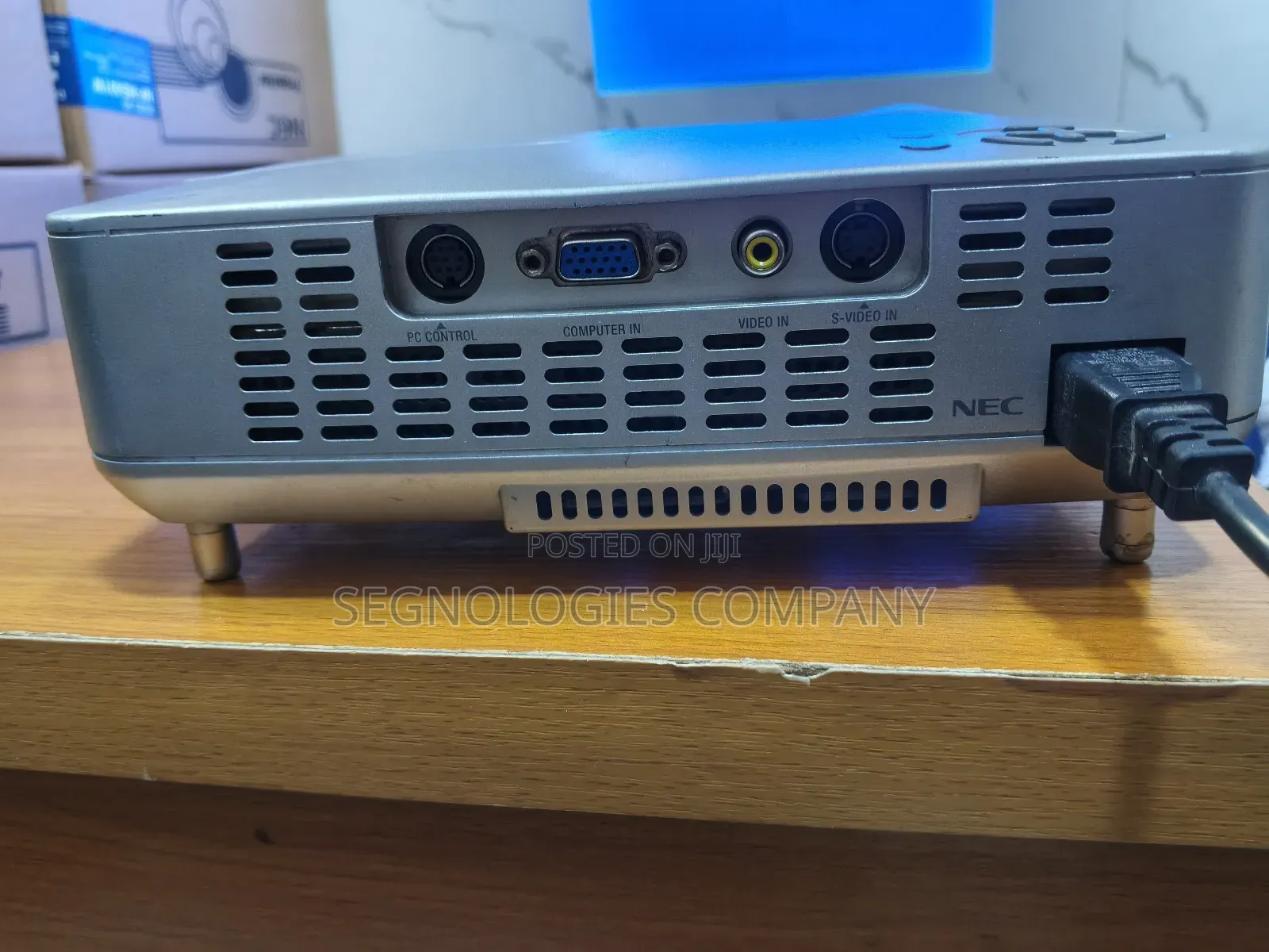 Nec Np40 2200 Lumens Dlp Portable Lightweight Projector
