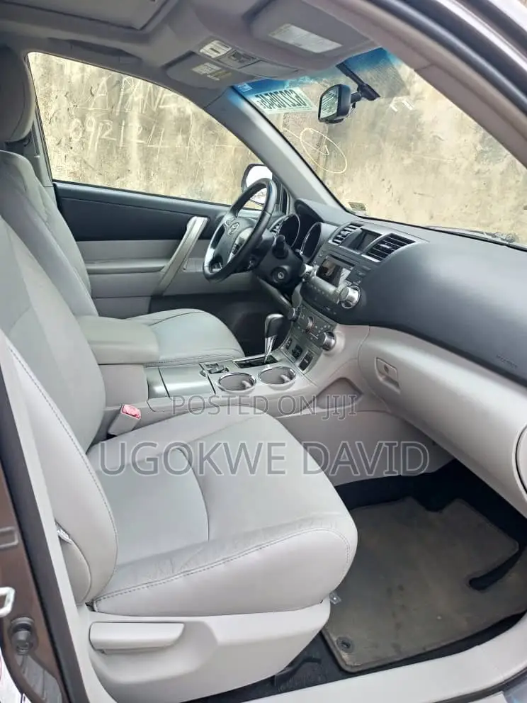 Toyota Highlander 2012 Gray