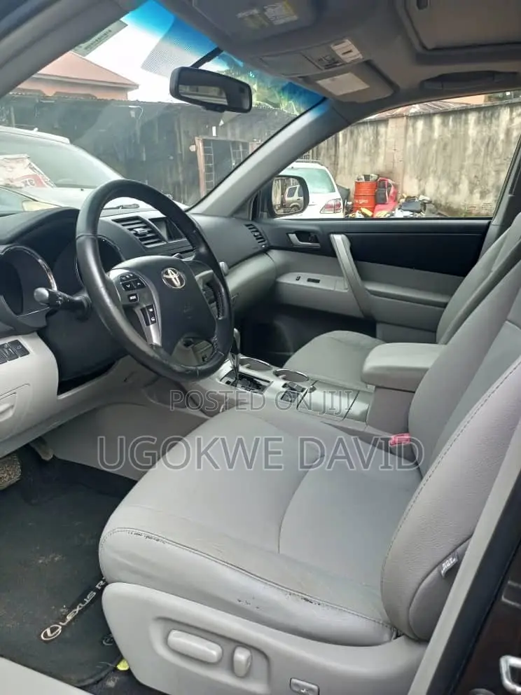 Toyota Highlander 2012 Gray