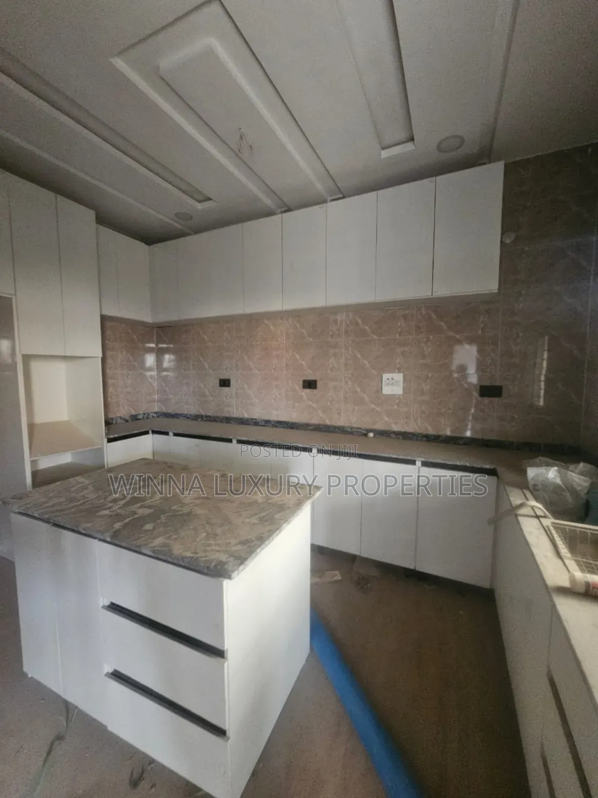 4bdrm Duplex in Back Of Shafa, Lugbe District for rent
