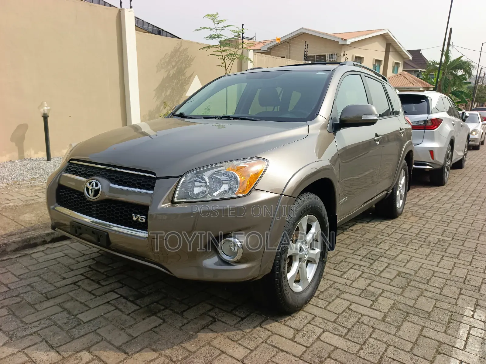 Toyota RAV4 3.5 Limited 4x4 2010 Brown