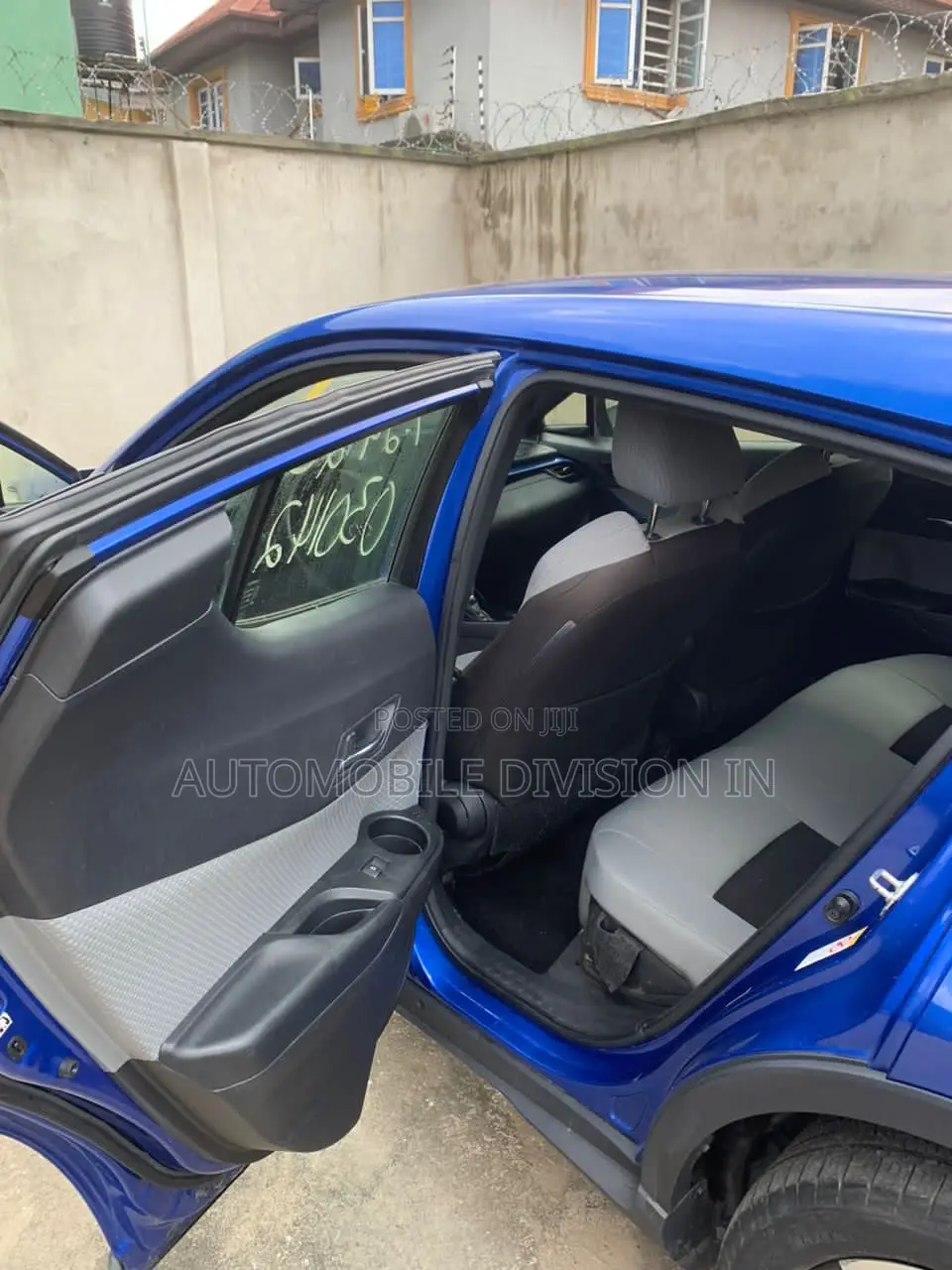 Toyota C-HR XLE FWD 2019 Blue