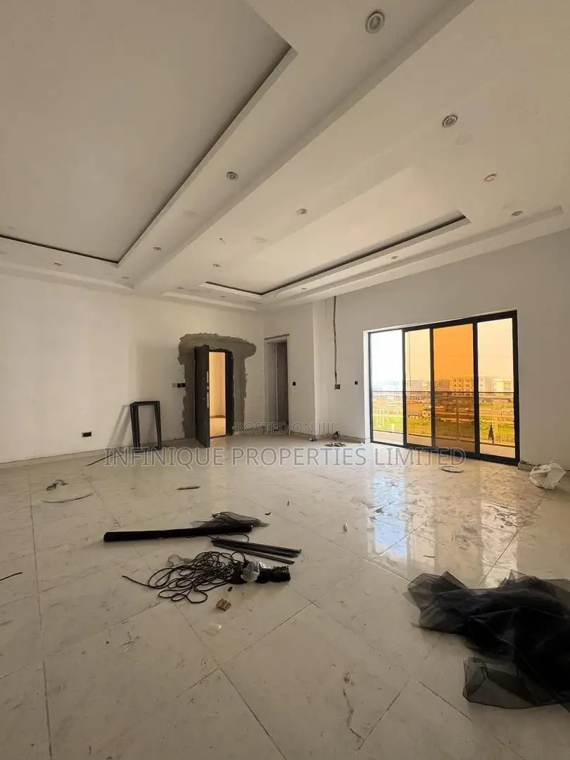3bdrm Apartment in Lekki Phase 1 for rent