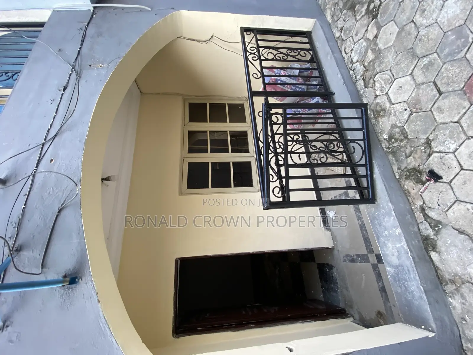 3bdrm Apartment in Ago Palace for rent
