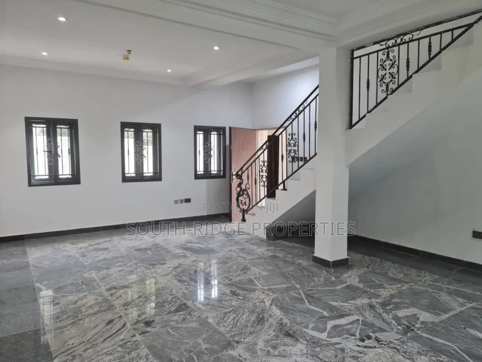 5bdrm Duplex in Guzape District for sale