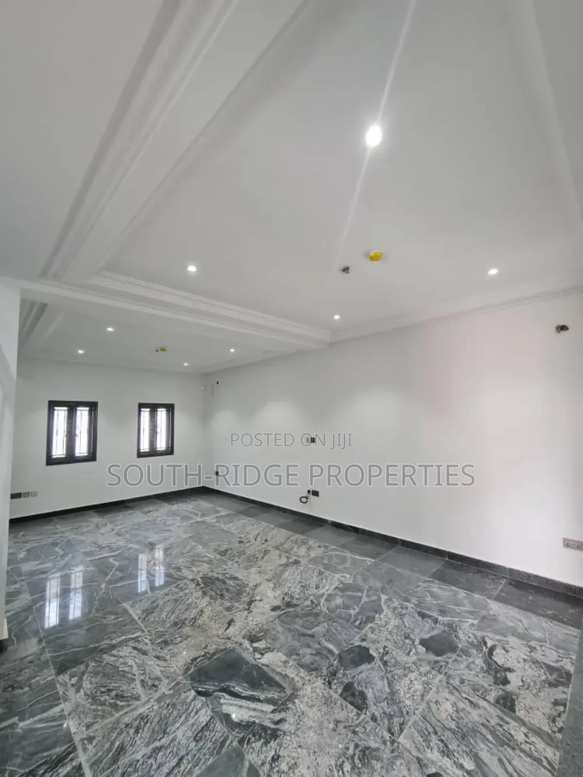 5bdrm Duplex in Guzape District for sale