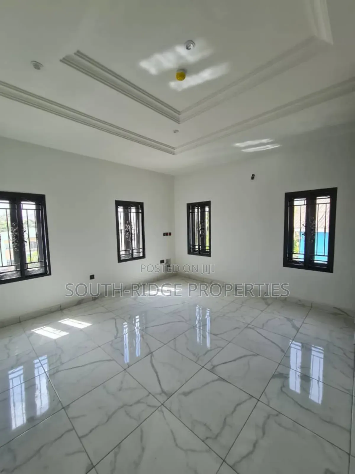 5bdrm Duplex in Guzape District for sale