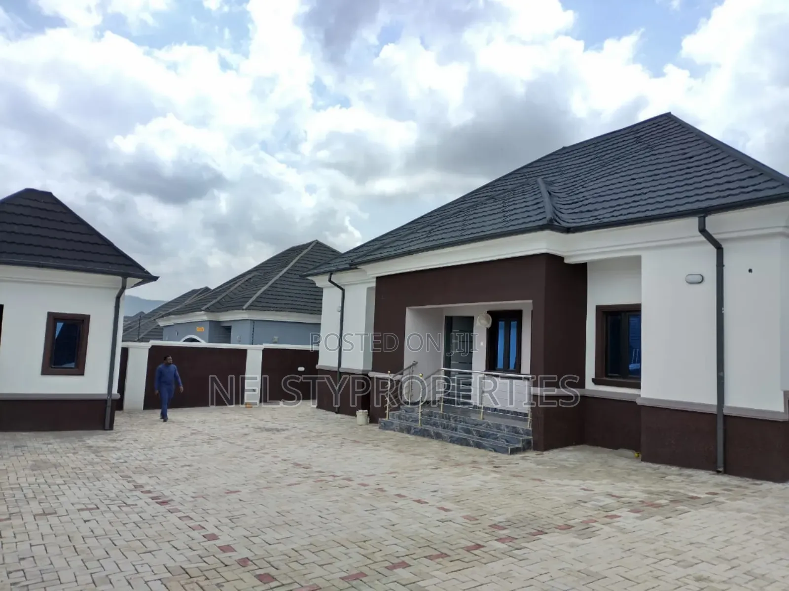 3bdrm Bungalow in Efab Queen'S, Gwarinpa for sale