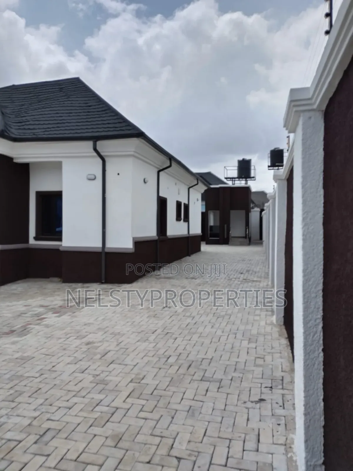3bdrm Bungalow in Efab Queen'S, Gwarinpa for sale