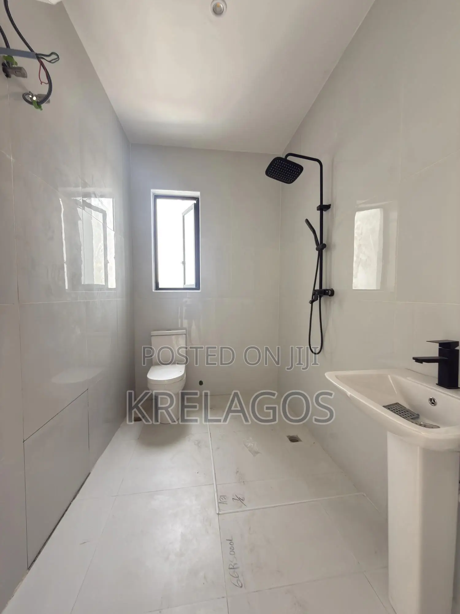 3bdrm Penthouse in Ikate for sale