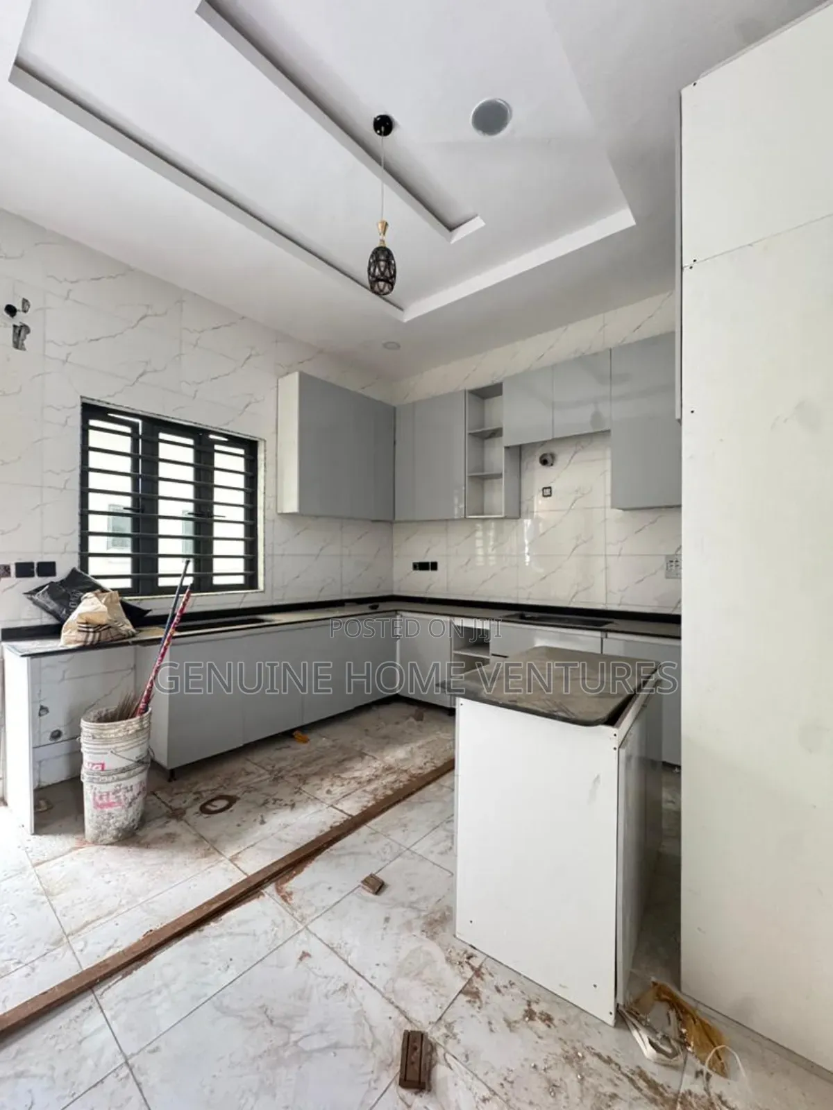 5bdrm Duplex in Osapa for sale