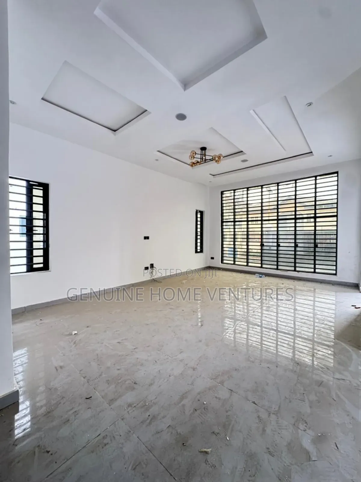 5bdrm Duplex in Osapa for sale