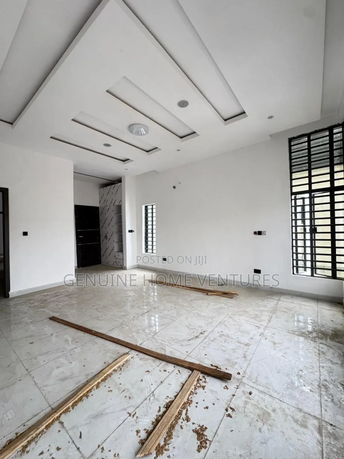 5bdrm Duplex in Osapa for sale
