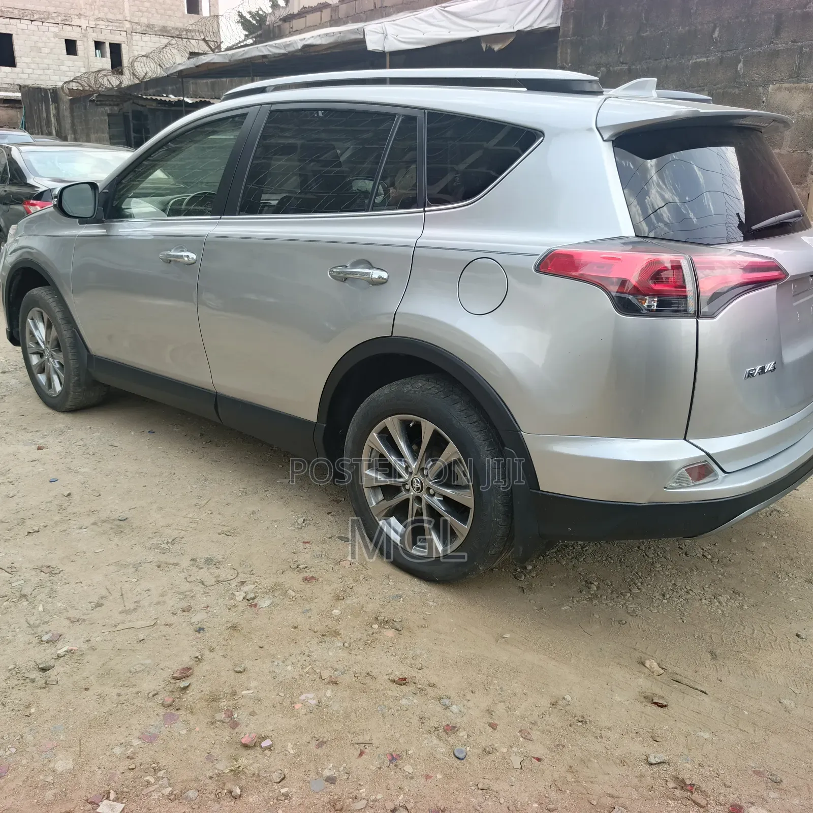 Toyota RAV4 Limited AWD 2019 Silver