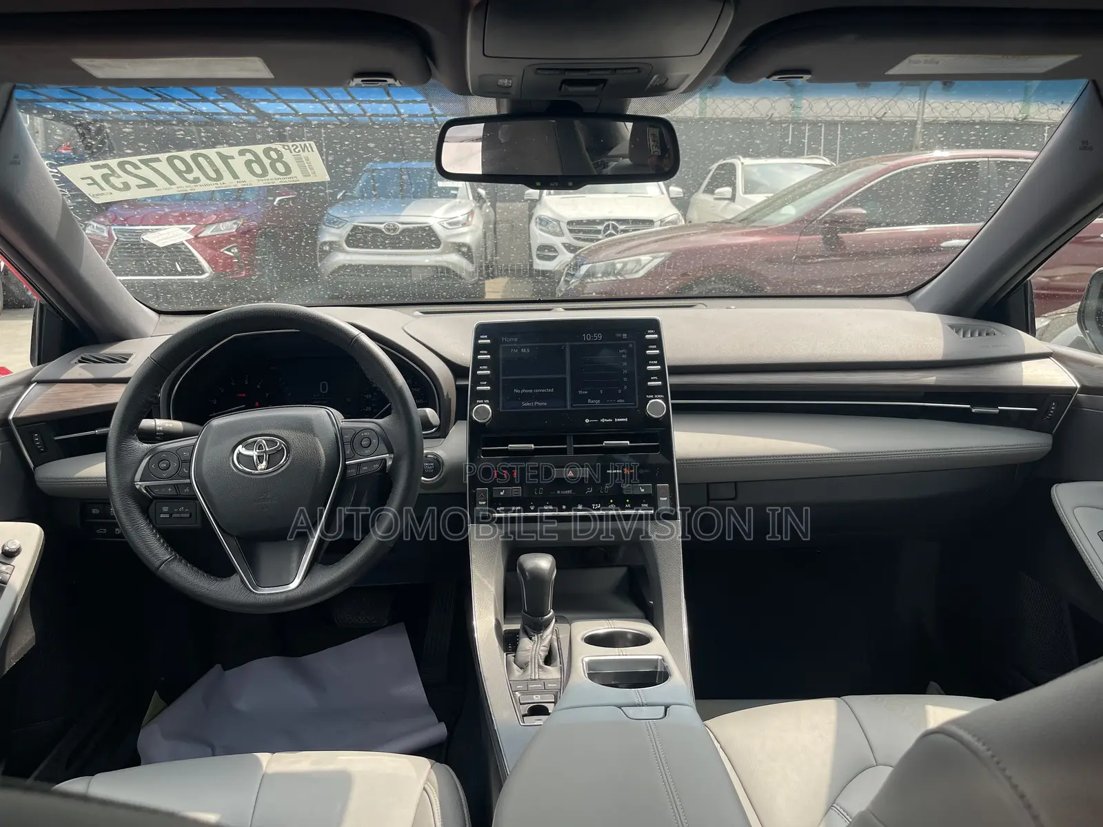 Toyota Avalon XLE 2021 White