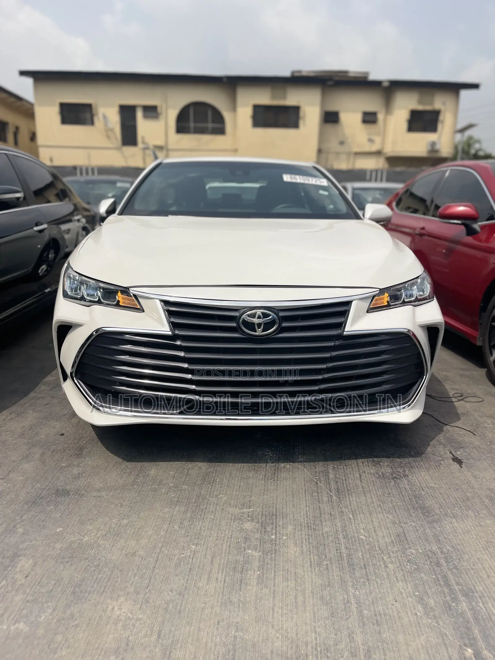 Toyota Avalon XLE 2021 White