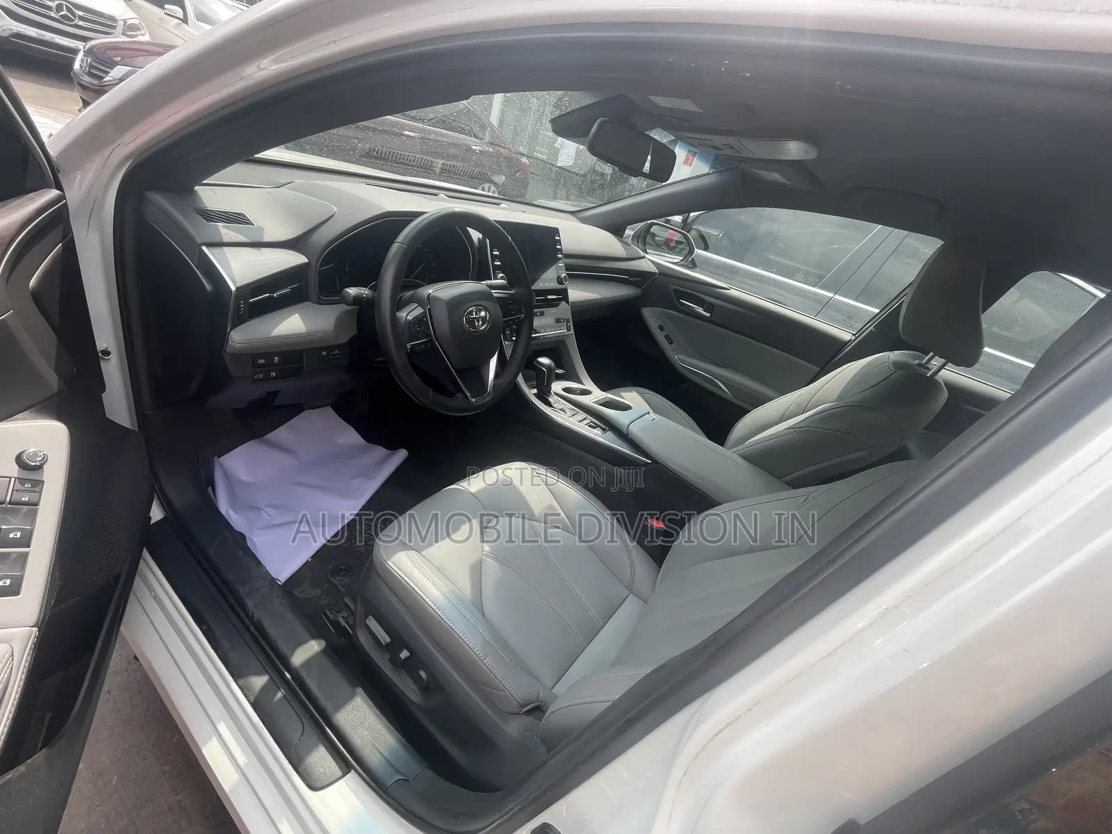 Toyota Avalon XLE 2021 White
