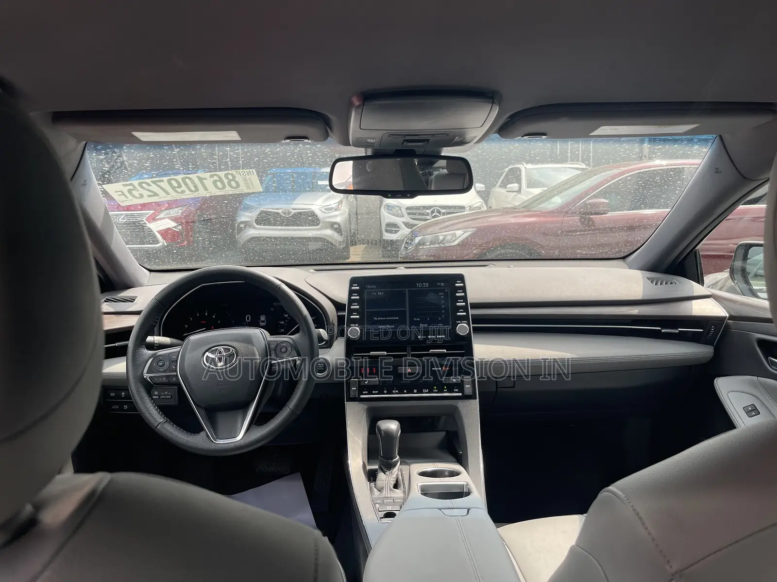 Toyota Avalon XLE 2021 White
