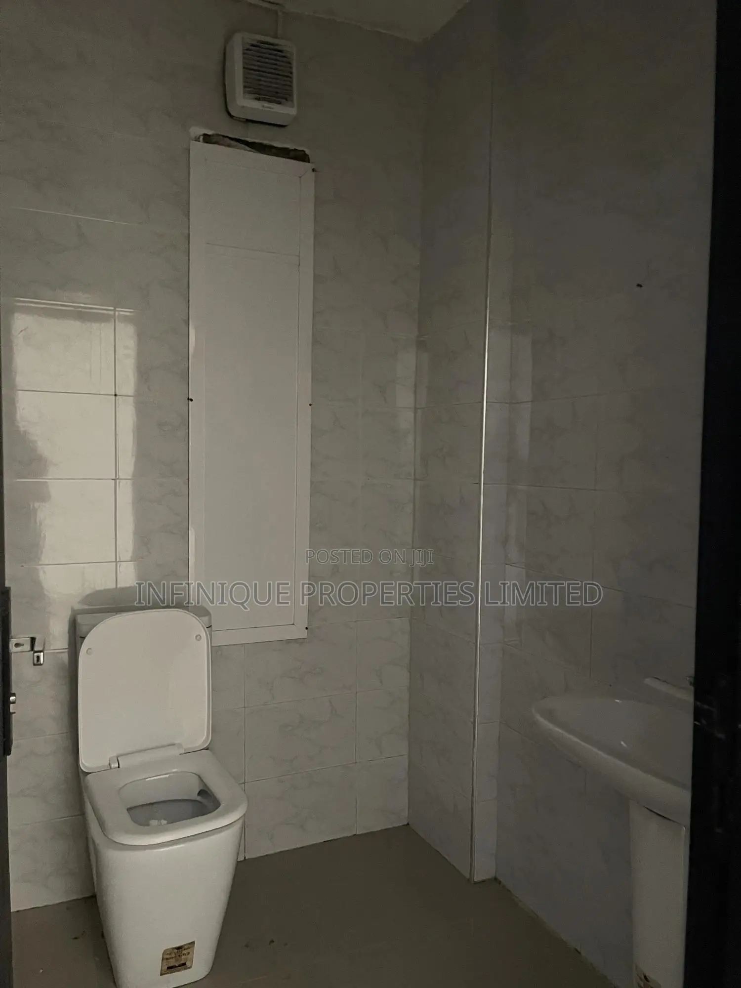 3bdrm Apartment in Lekki Phase 1 for rent