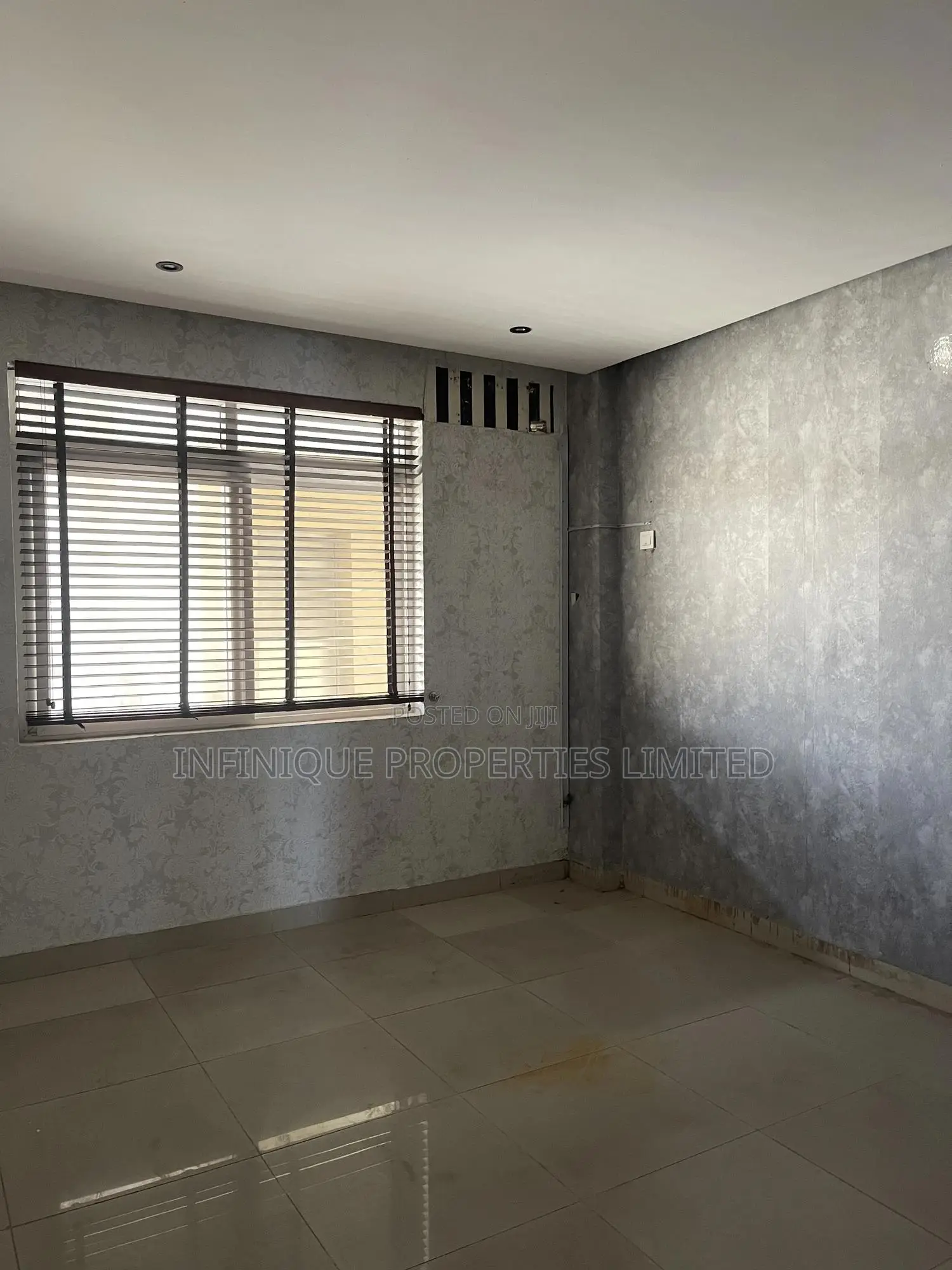 3bdrm Apartment in Lekki Phase 1 for rent
