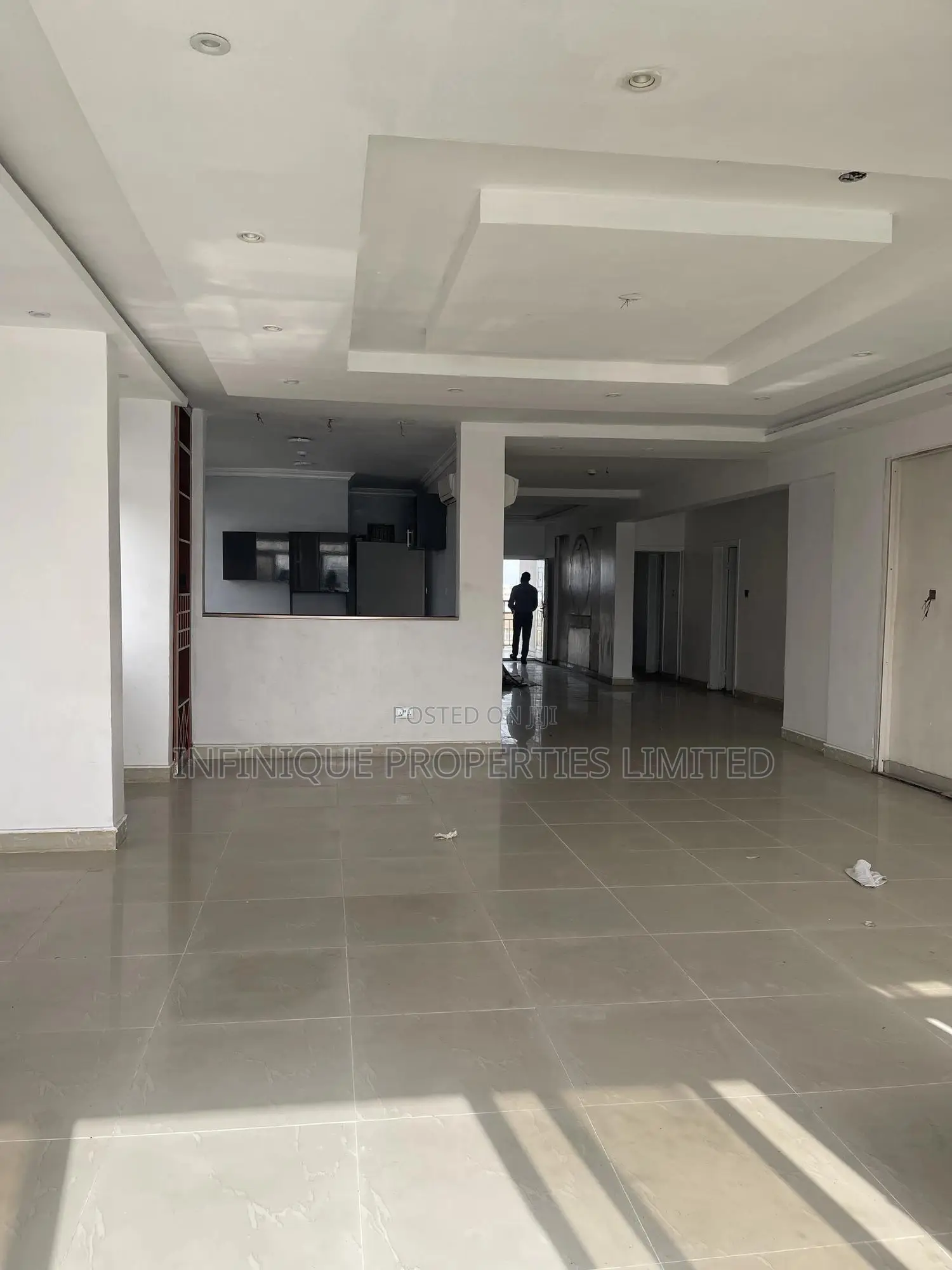 3bdrm Apartment in Lekki Phase 1 for rent