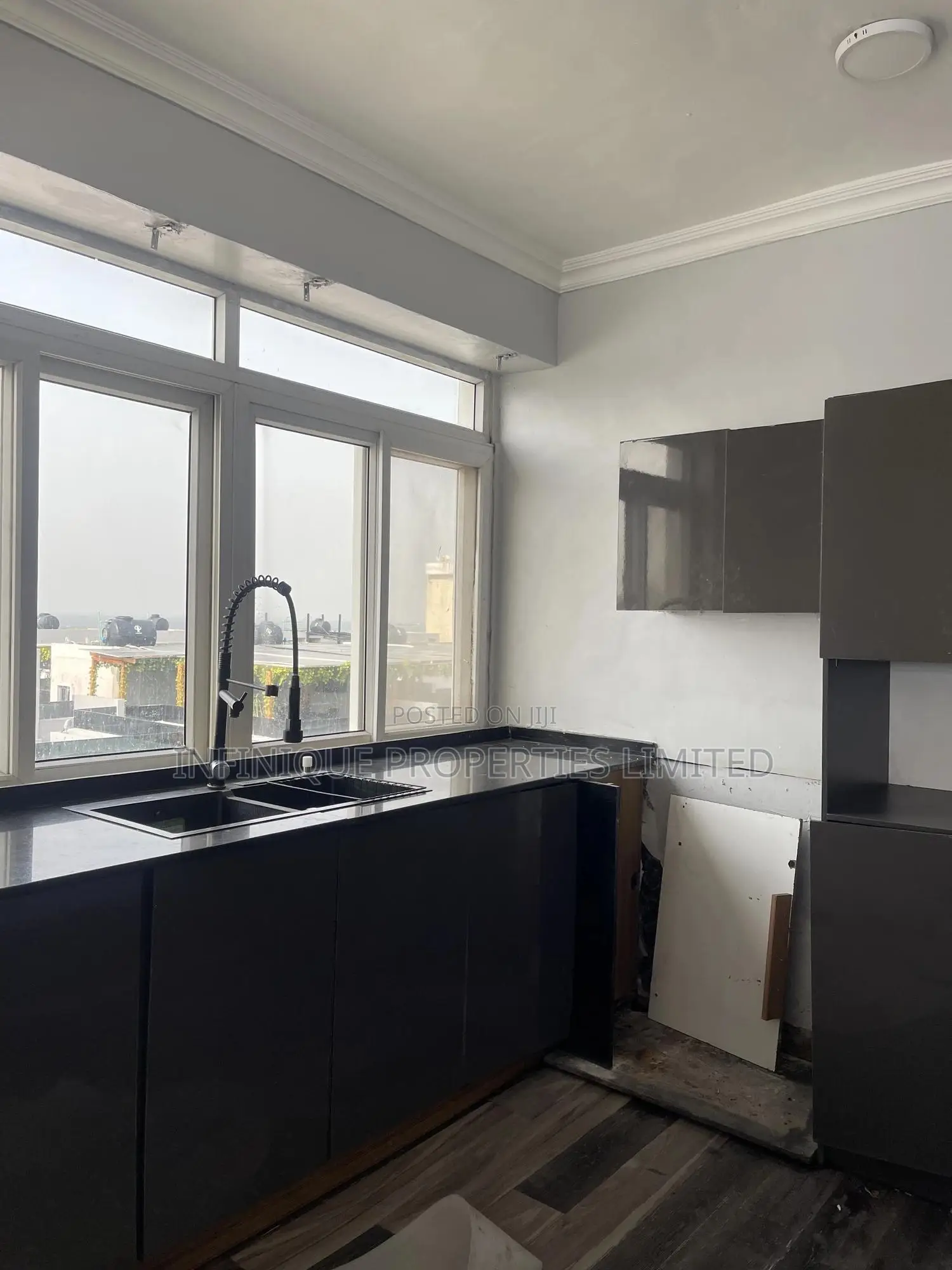 3bdrm Apartment in Lekki Phase 1 for rent
