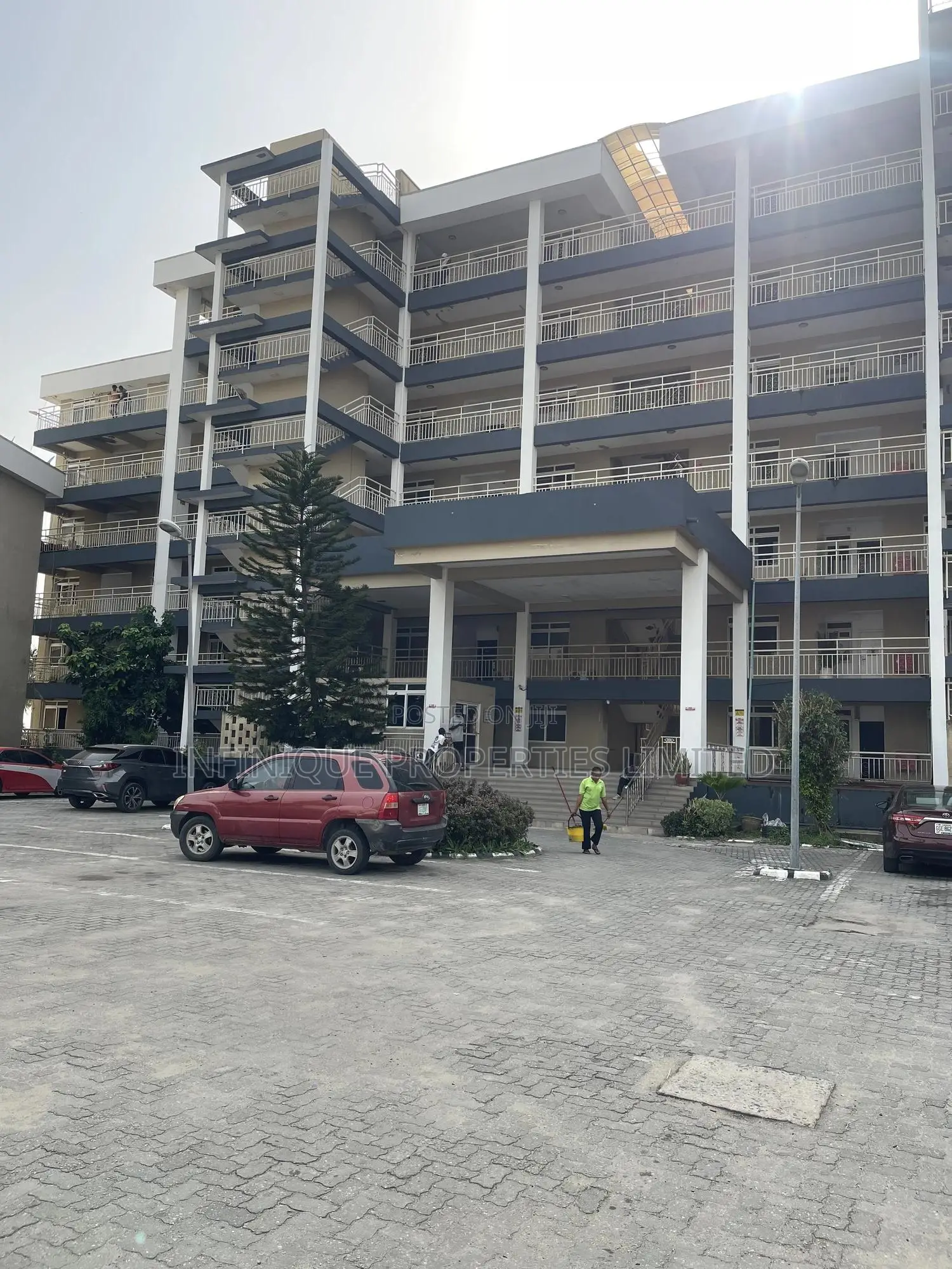 3bdrm Apartment in Lekki Phase 1 for rent