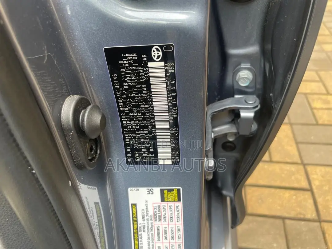 Toyota Corolla 2025 Silver
