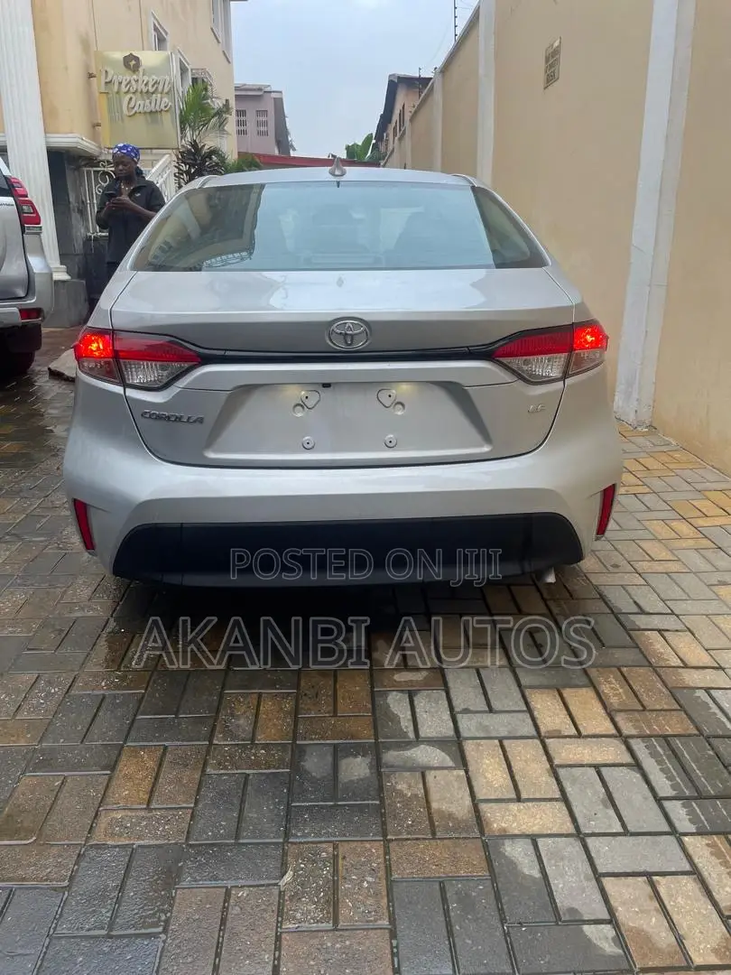 Toyota Corolla 2025 Silver
