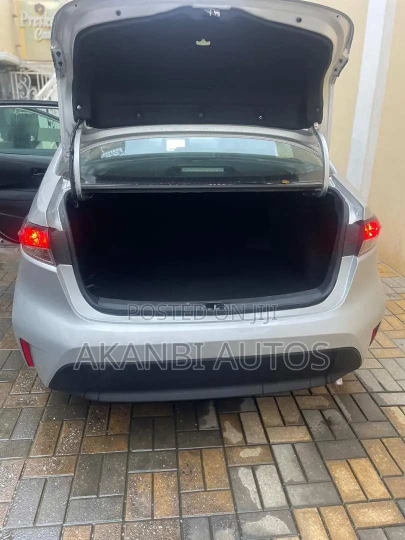 Toyota Corolla 2025 Silver