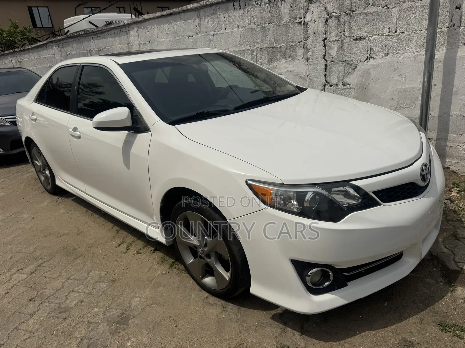 Toyota Camry SE V6 4dr Sedan (3.5L 6cyl 6A) 2012 Off white