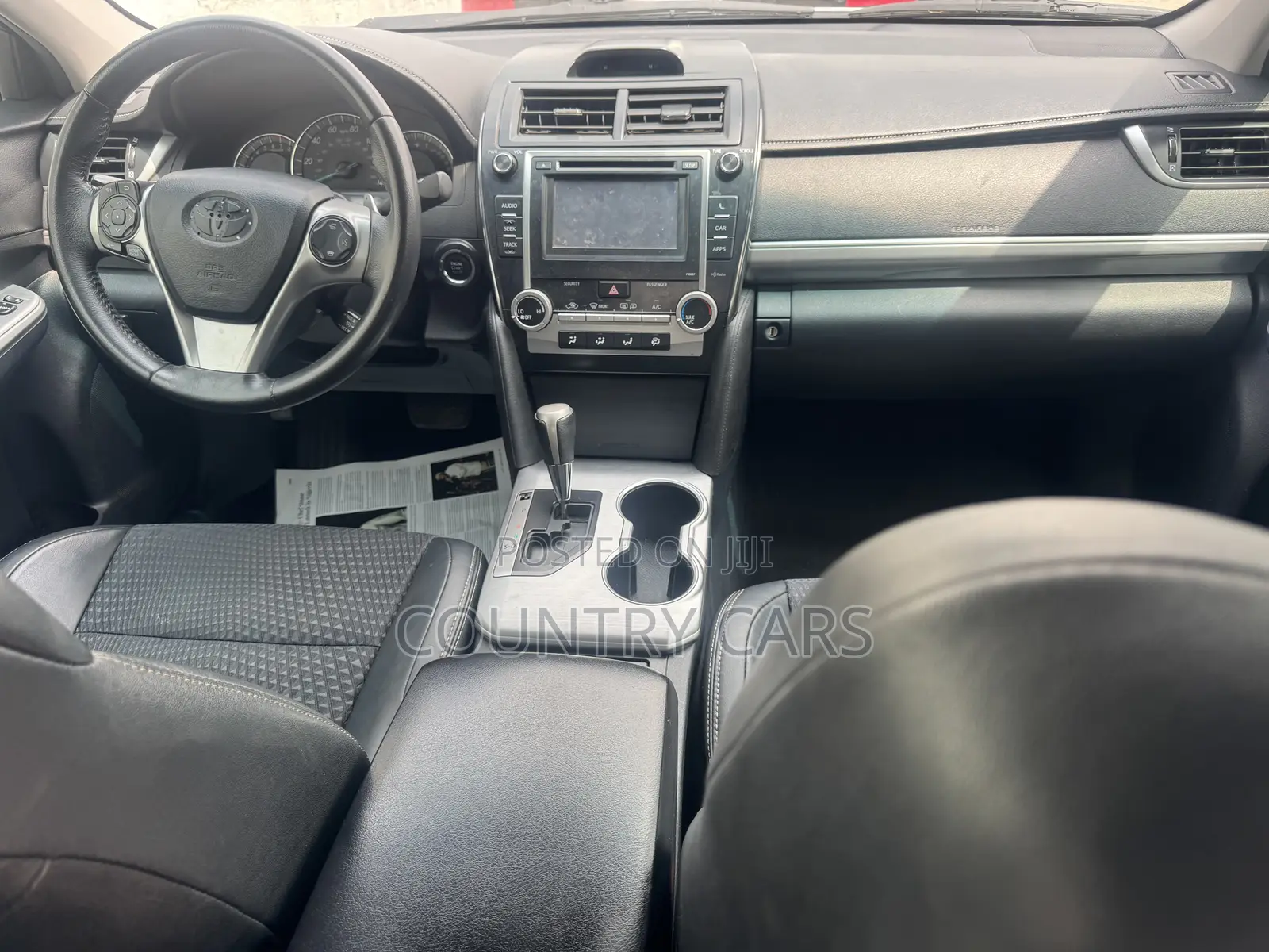 Toyota Camry SE V6 4dr Sedan (3.5L 6cyl 6A) 2012 Off white