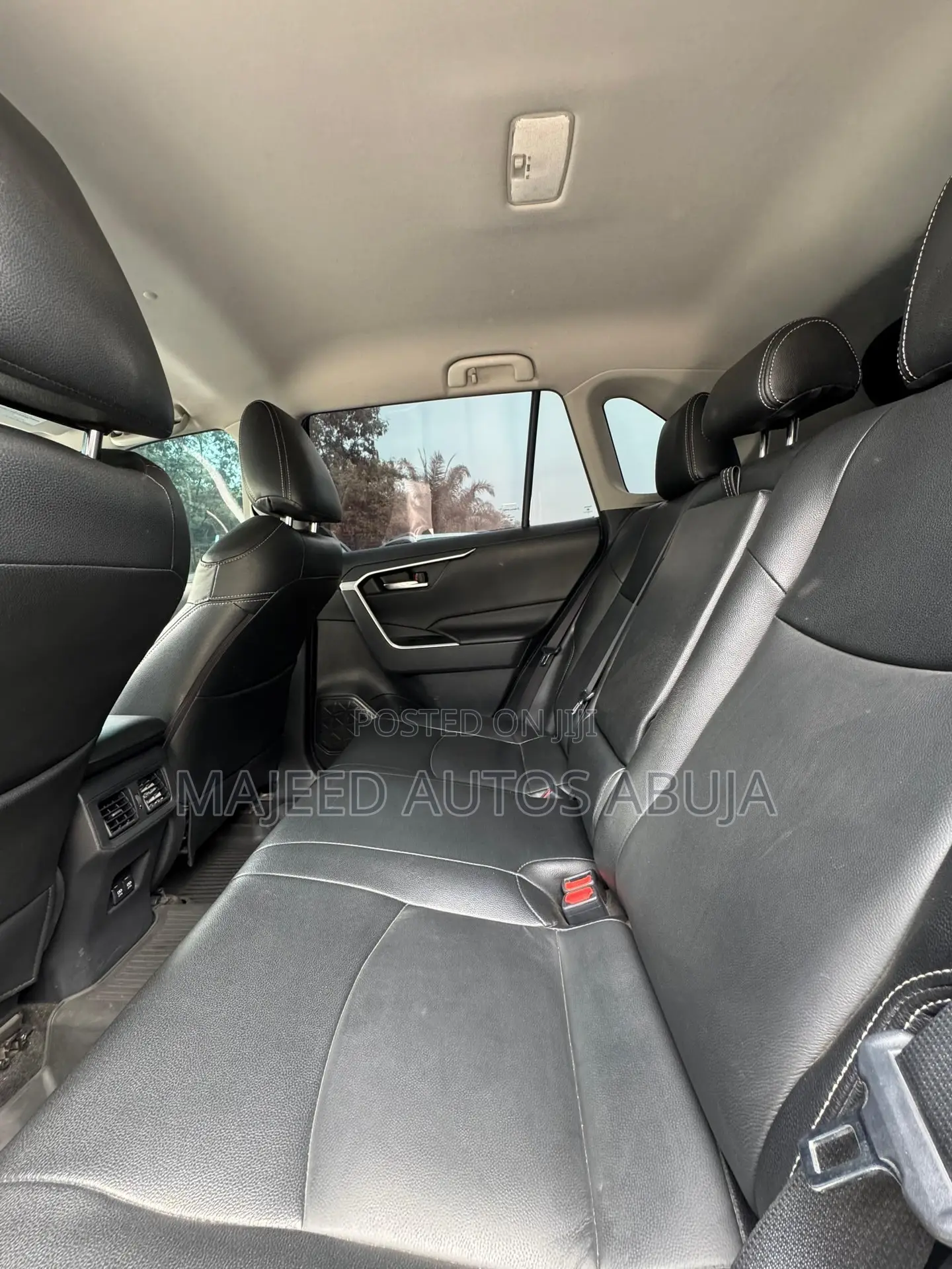 Toyota RAV4 XLE FWD 2020 White