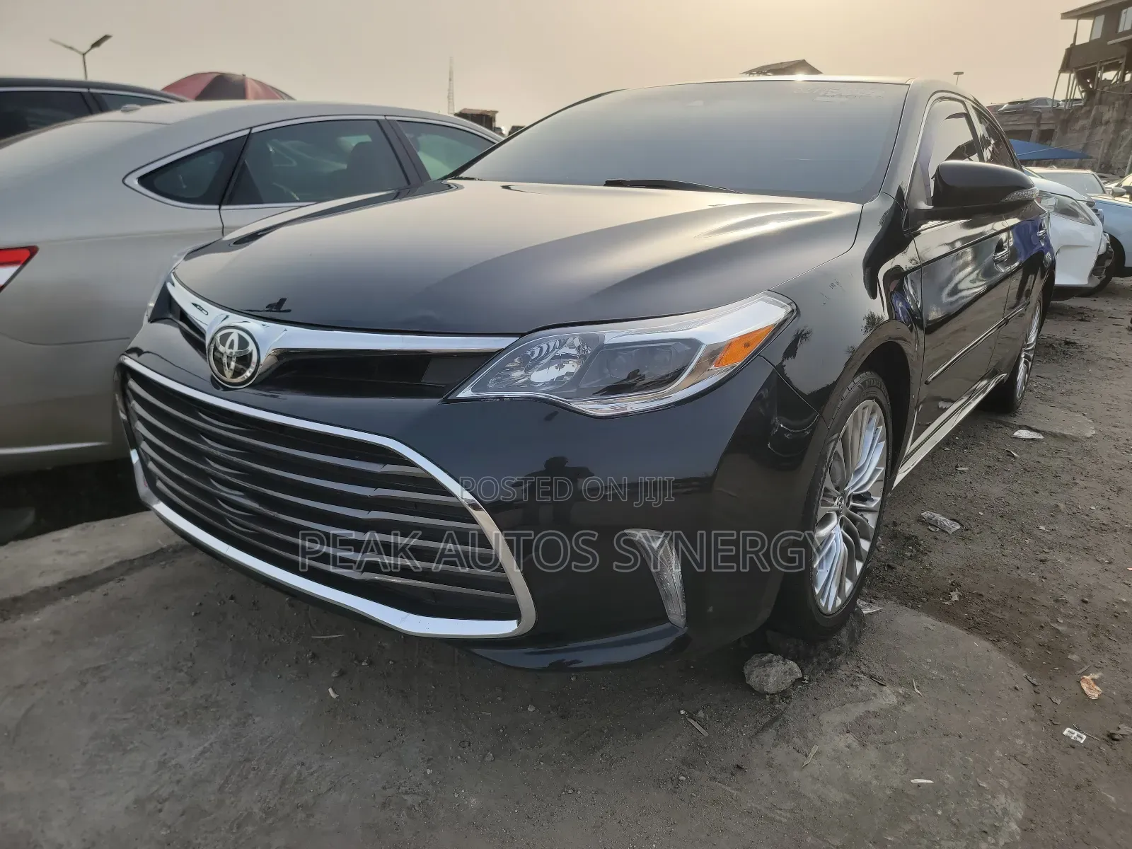 Toyota Avalon Limited Sedan FWD (3.5L 6cyl 6A) 2017 Black