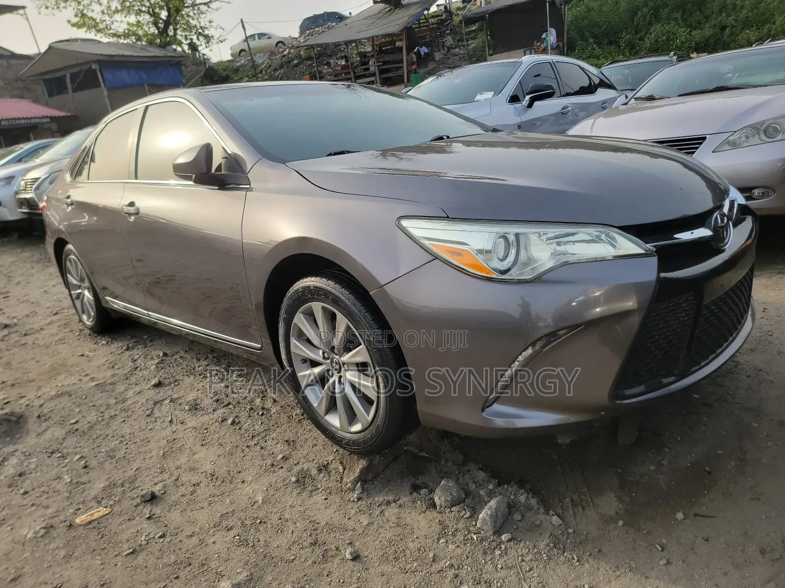Toyota Camry XLE 4dr Sedan (3.5L 6cyl 6A) 2017 Gray