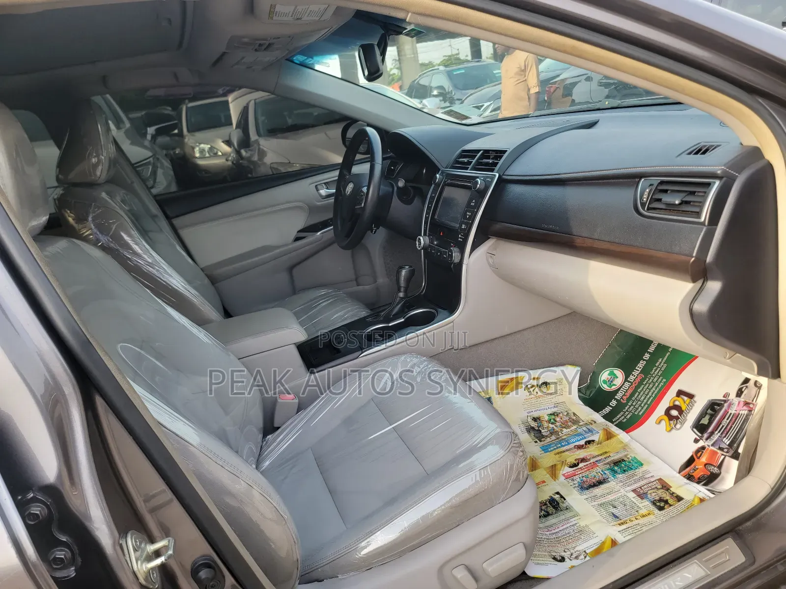 Toyota Camry XLE 4dr Sedan (3.5L 6cyl 6A) 2017 Gray