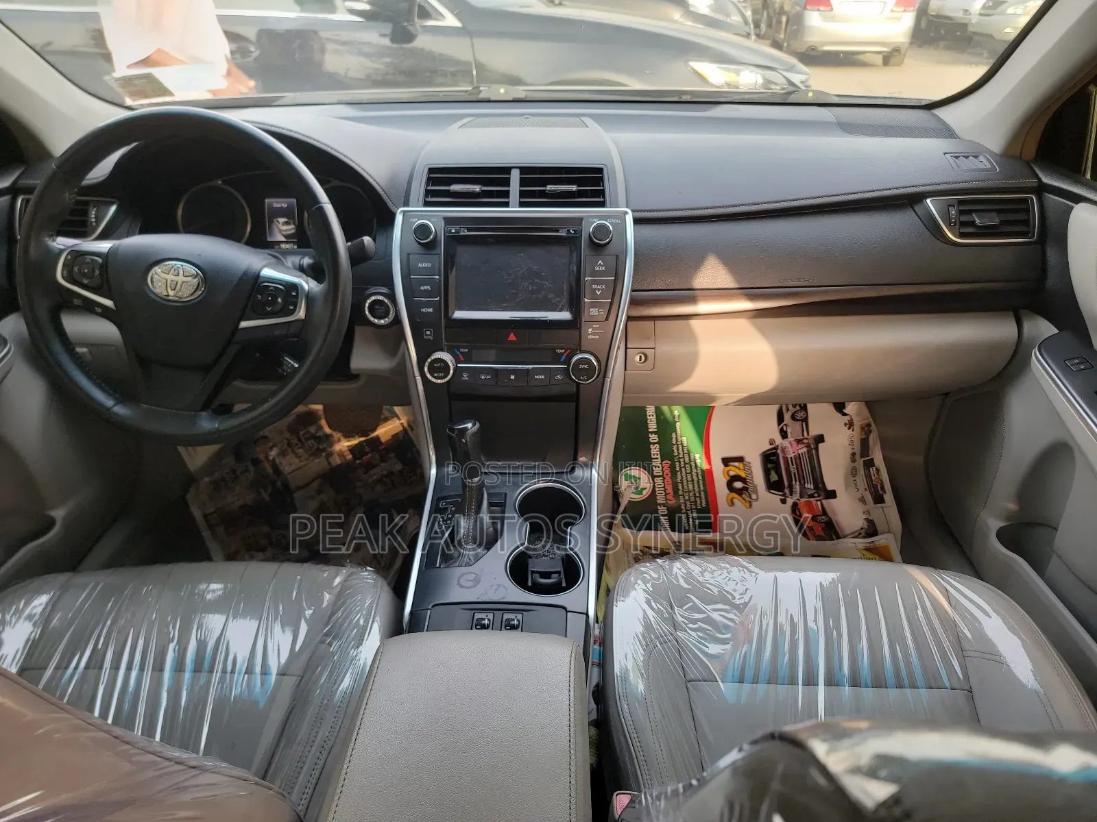 Toyota Camry XLE 4dr Sedan (3.5L 6cyl 6A) 2017 Gray