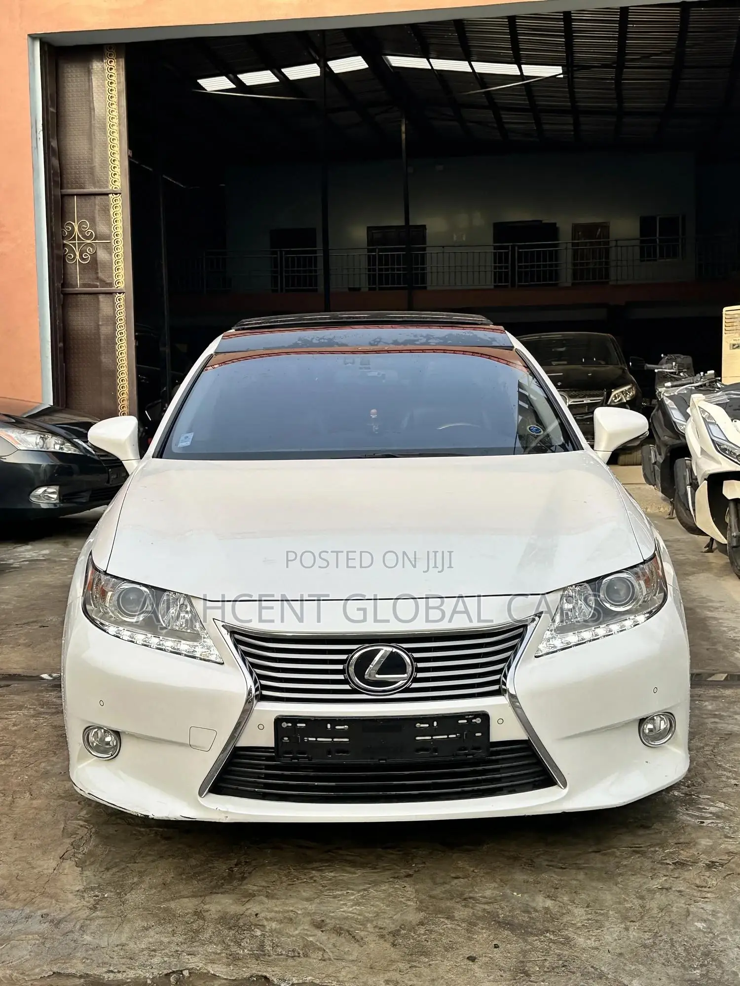 Lexus ES 350 FWD 2013 White