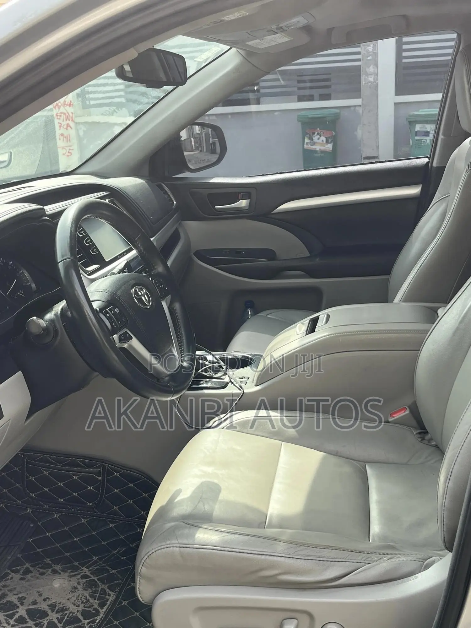 Toyota Highlander XLE 4x4 V6 (3.5L 6cyl 8A) 2017 Silver