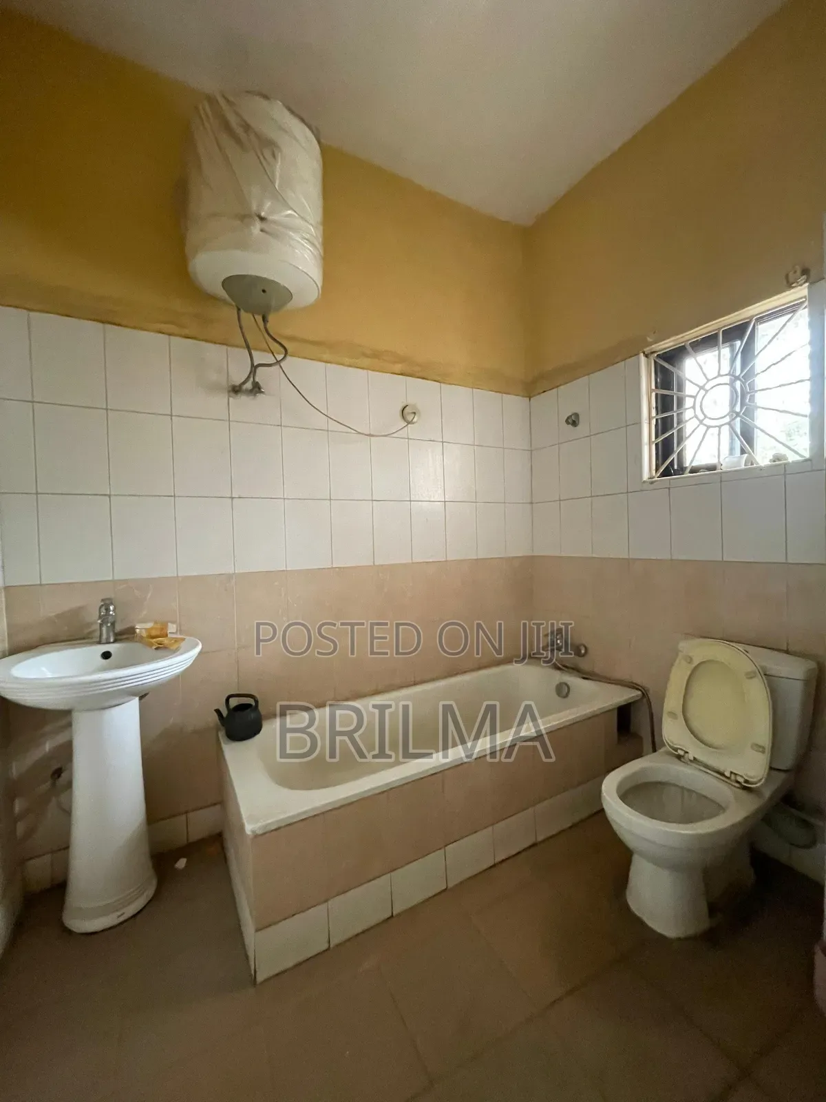 3bdrm Block of Flats in Zone 6 / Wuse for sale