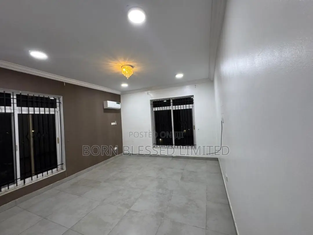 3bdrm Block of Flats in Abacha Estate for rent