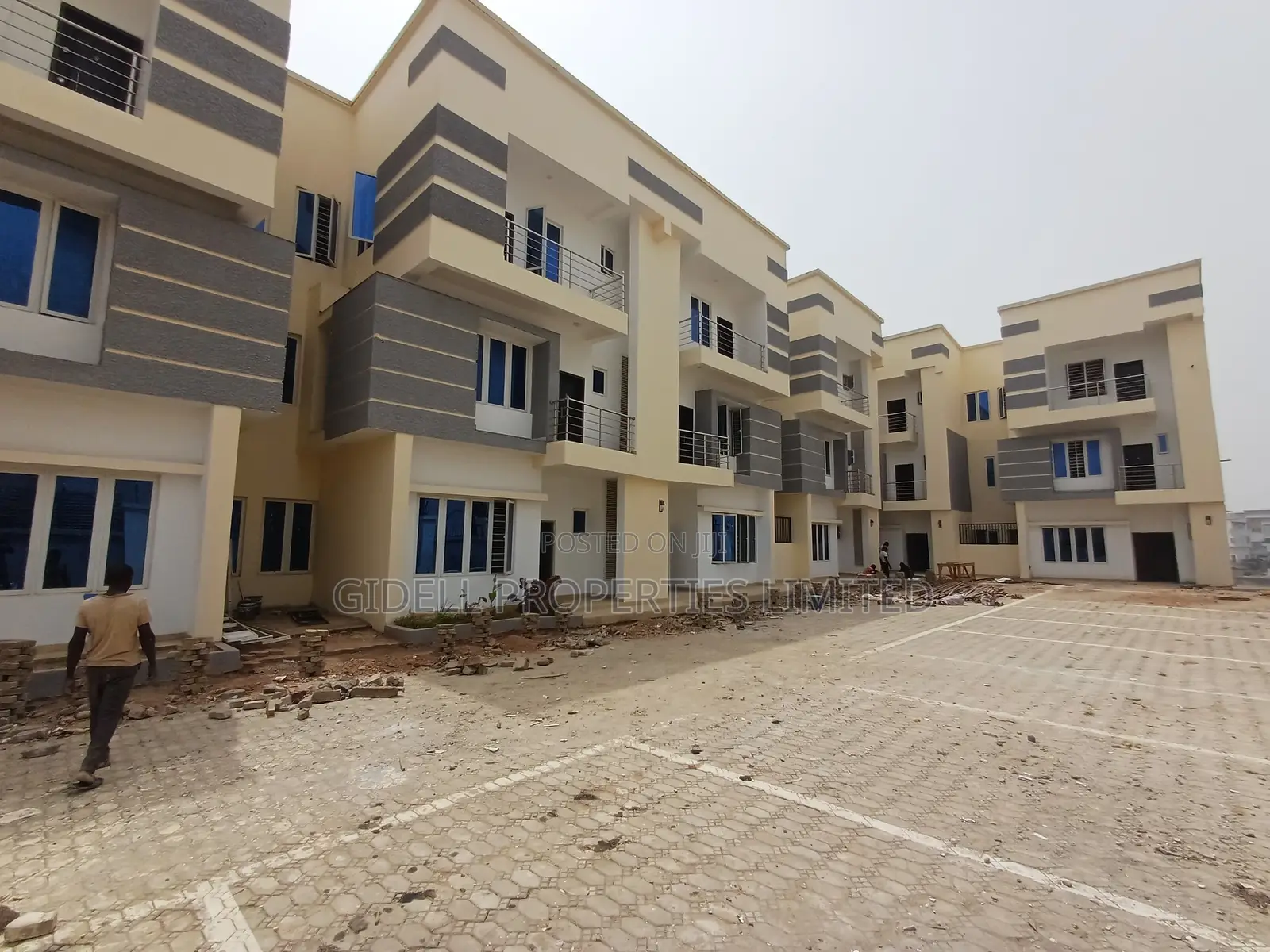 4bdrm Townhouse / Terrace in Guzape District for rent