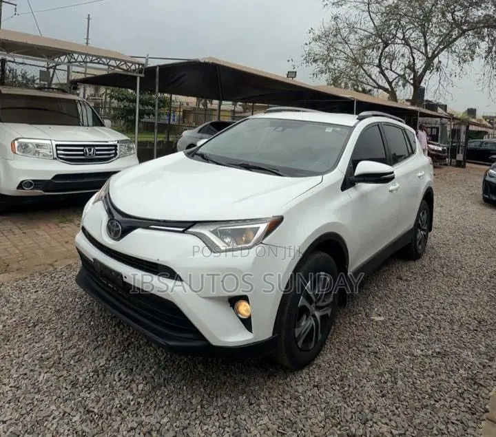 Toyota RAV4 Limited FWD (2.5L 4cyl 6A) 2017 White