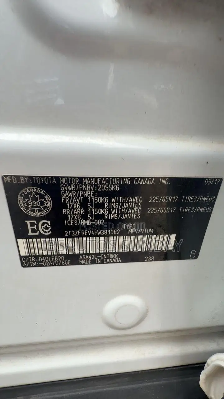 Toyota RAV4 Limited FWD (2.5L 4cyl 6A) 2017 White