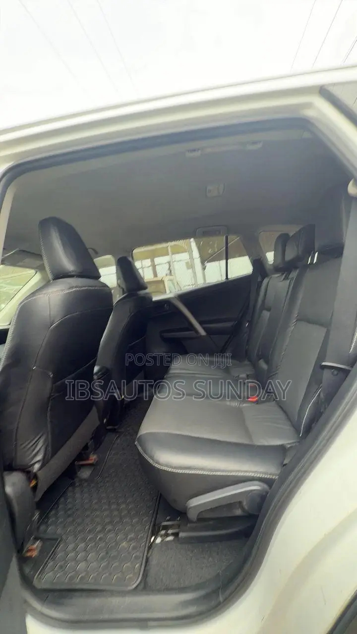 Toyota RAV4 Limited FWD (2.5L 4cyl 6A) 2017 White